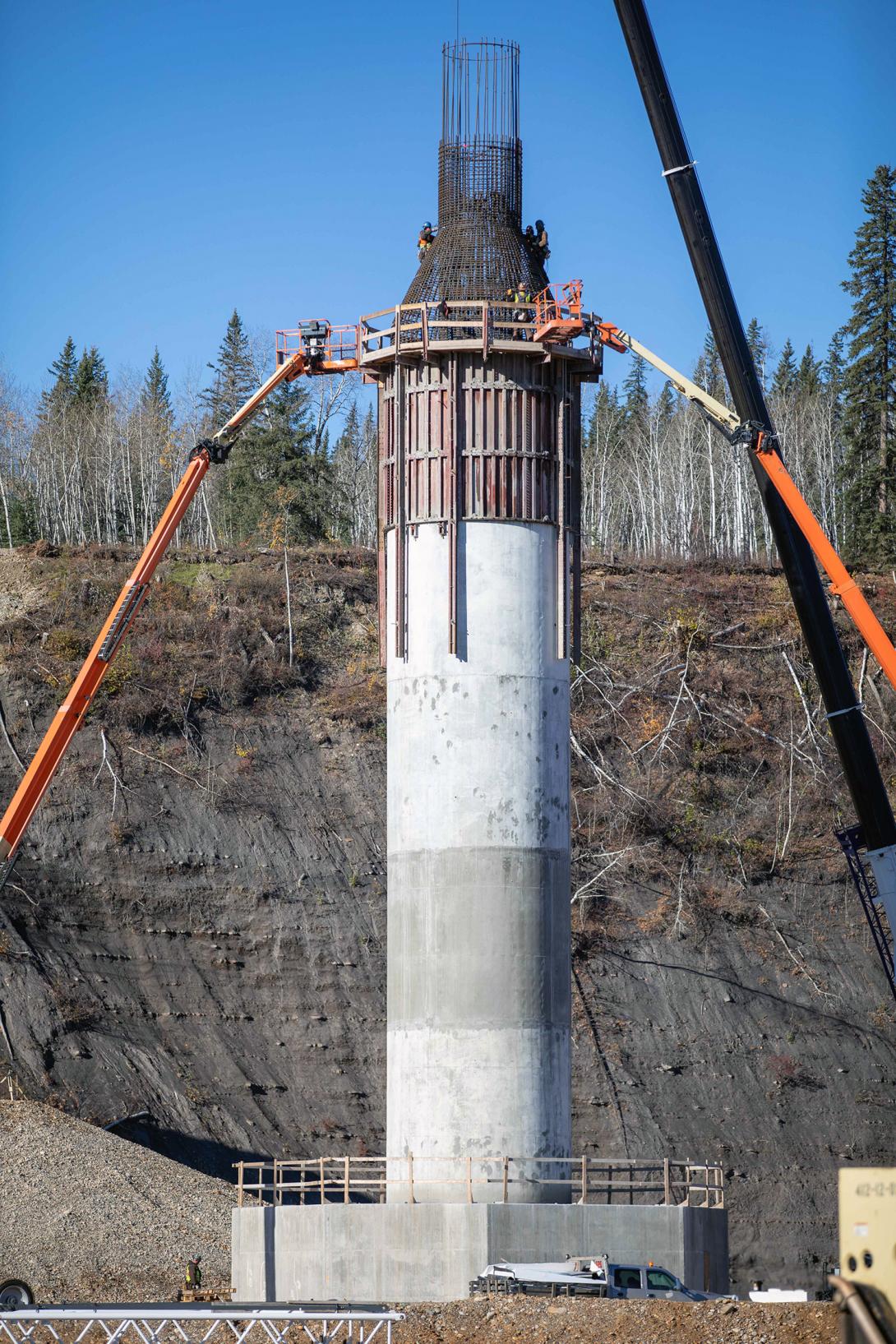 Formwork is installed on the 2.4-metre-wide transition columns on the Cache Creek bridge. | October 2021