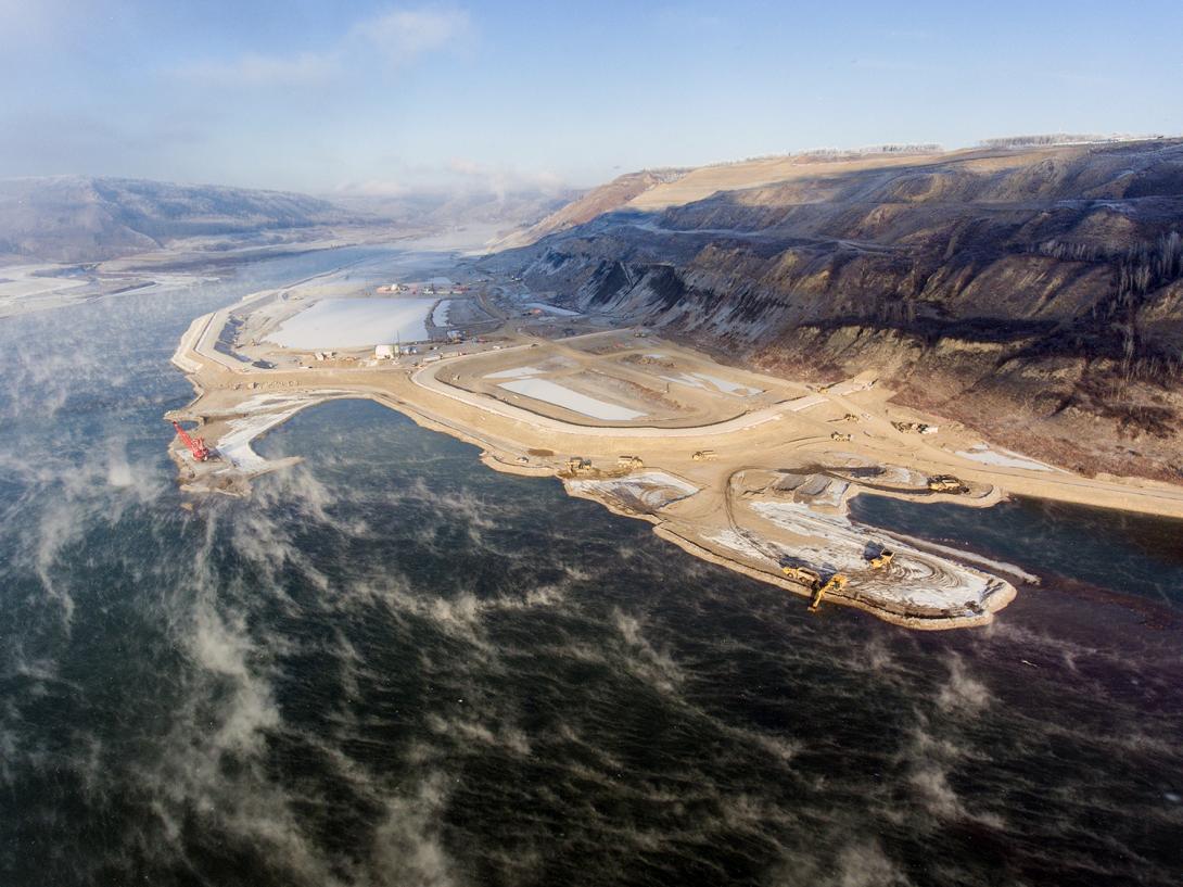 Aerial view of the north bank, with starter dyke and cofferdams | November 2017