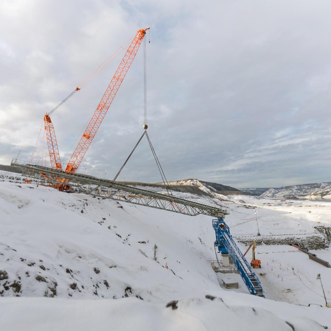 Installing conveyor equipment at the approach channel and powerhouse buttress on the south bank | January 2018