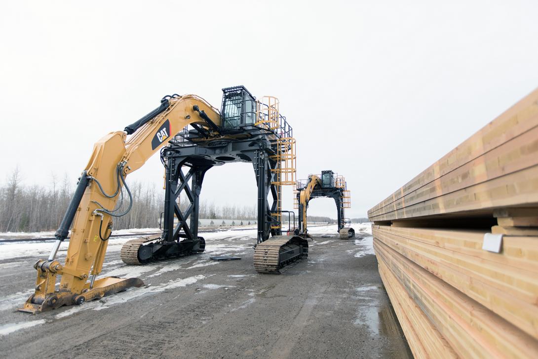 Specialized equipment for unloading railcars at Septimus siding on the south bank | March 2018