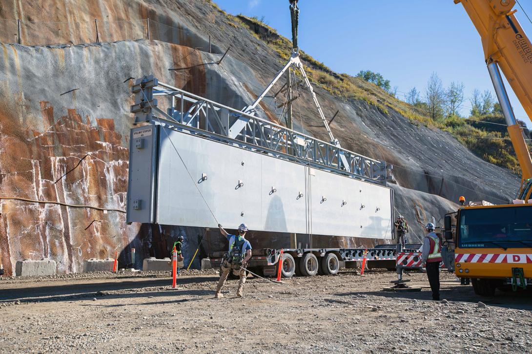 One of eight stoplog segments (each weighing 24,000 kg) being removed and stored. | September 2020