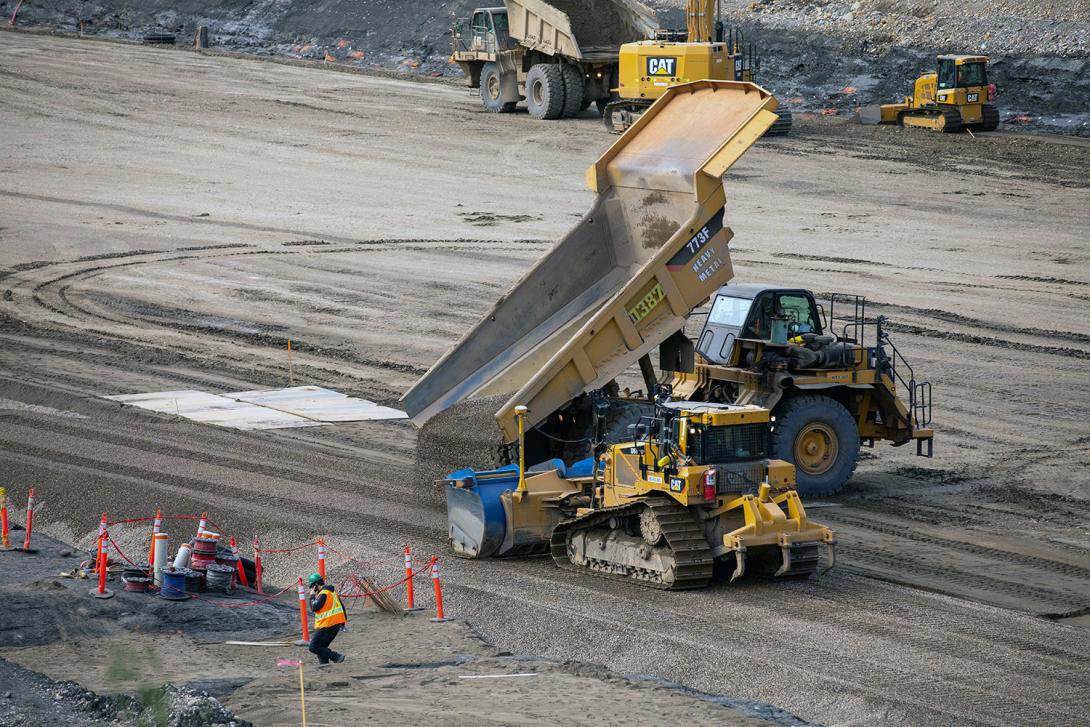 With a 60-tonne capacity, this haul truck is placing filter materials into an instrument cable trench. | September 2021