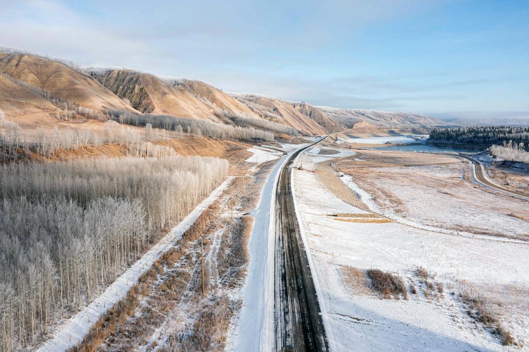 New Lynx Creek highway realignment, with the existing Highway 29 at right. | November 2022